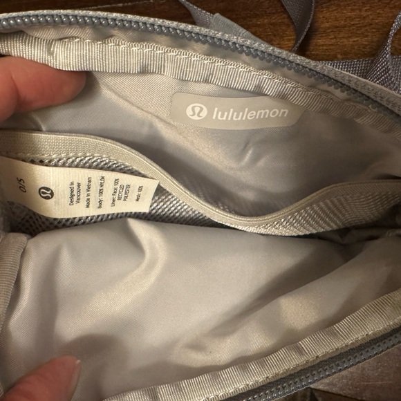 NWOT Lululemon Everywhere Mini Belt Bag Gray Ripstop Adjustable LU9BJ9S - Picture 5 of 6